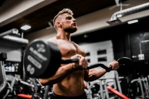 Joga na ból kolan: korzyści, techniki i pozycje dla zdrowia